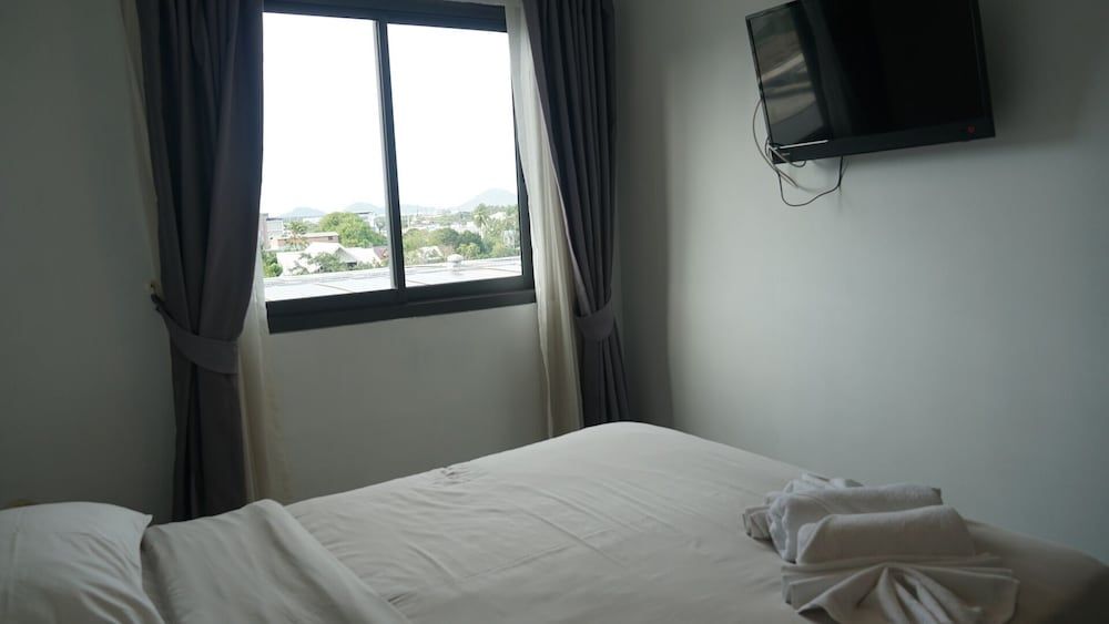 Tranquil Tide 1 BR T1-605 Apartment, Balcony, City View 12