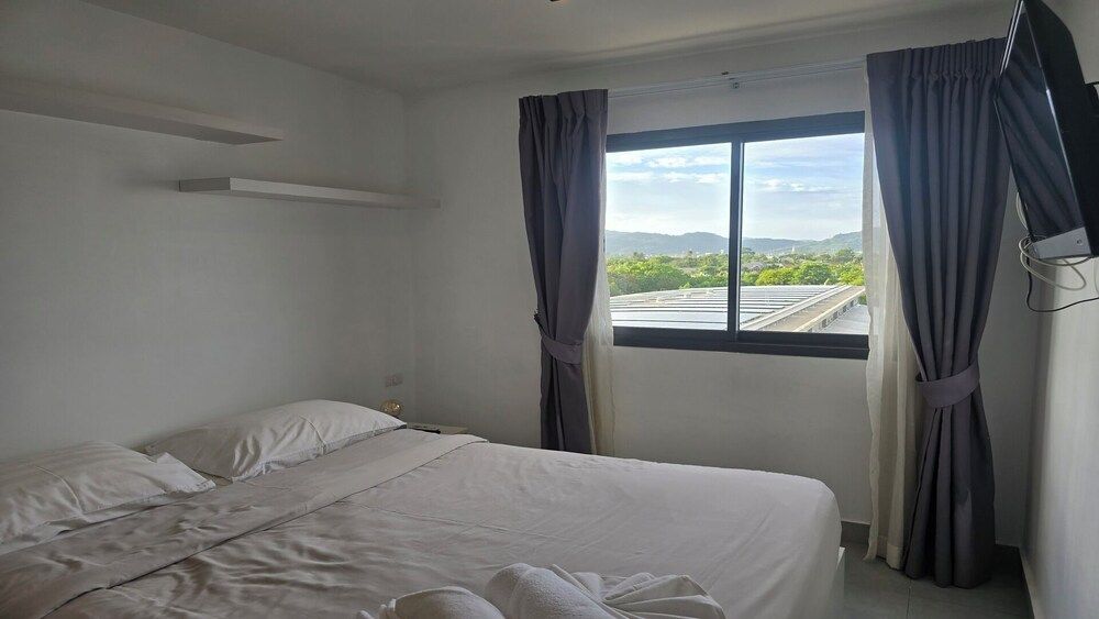 Tranquil Tide 1 BR T1-605 Apartment, Balcony, City View 6