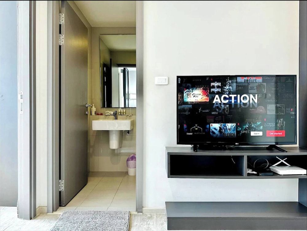 Best Pool With 360 View of Pattaya & Best Location Apartment, 1 Bedroom, Accessible, Smoking 8