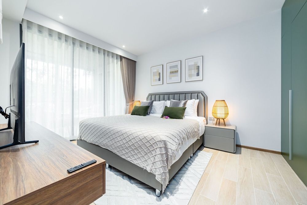 2BR Beachside 200 m to BangTao beach Apartment, 2 Bedrooms, Kitchen 10