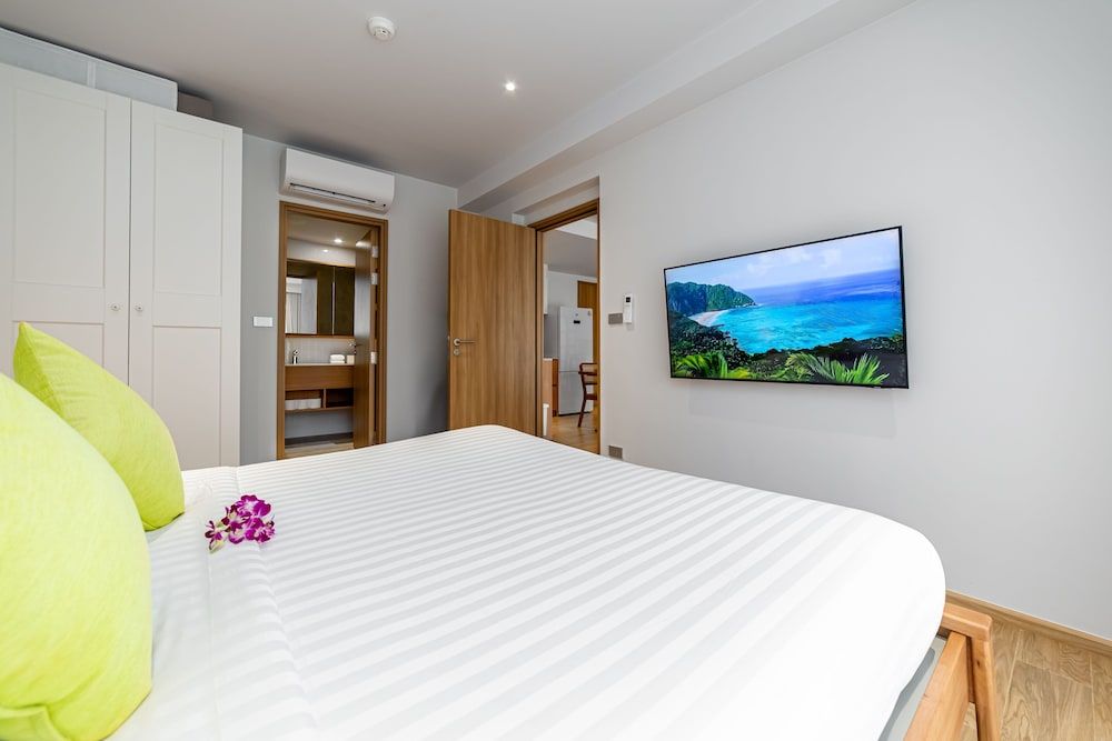 Seaside 2BR 200 m to BangTao beach Apartment, 2 Bedrooms, Balcony 8