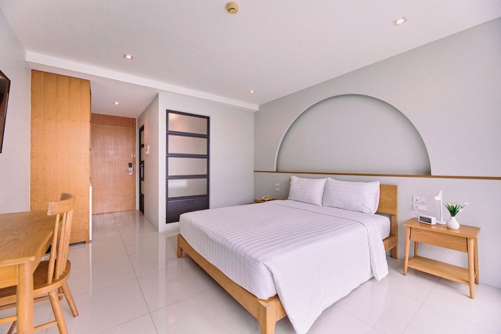 Go2bed Pattaya Superior Single Room, Balcony 2