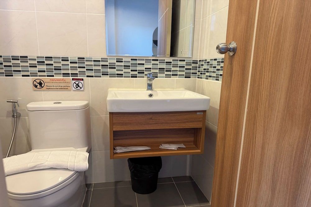 SKM Paradise Mae Sai Standard Twin Room 10