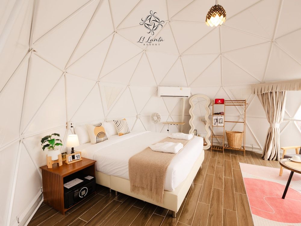 L1 Lanta Resort Deluxe Room, 1 King Bed, Balcony 31