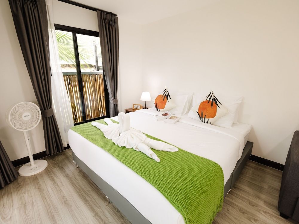 L1 Lanta Resort Luxury Room, 1 King Bed with Sofa bed, Balcony 37