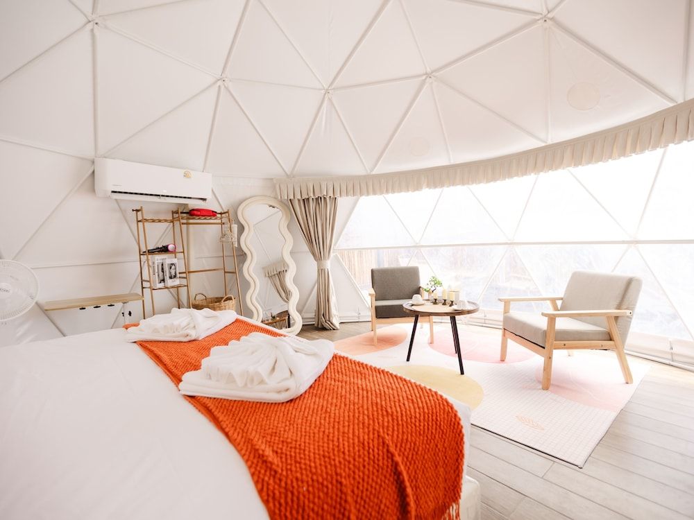 L1 Lanta Resort Deluxe Room, 1 King Bed, Balcony 18