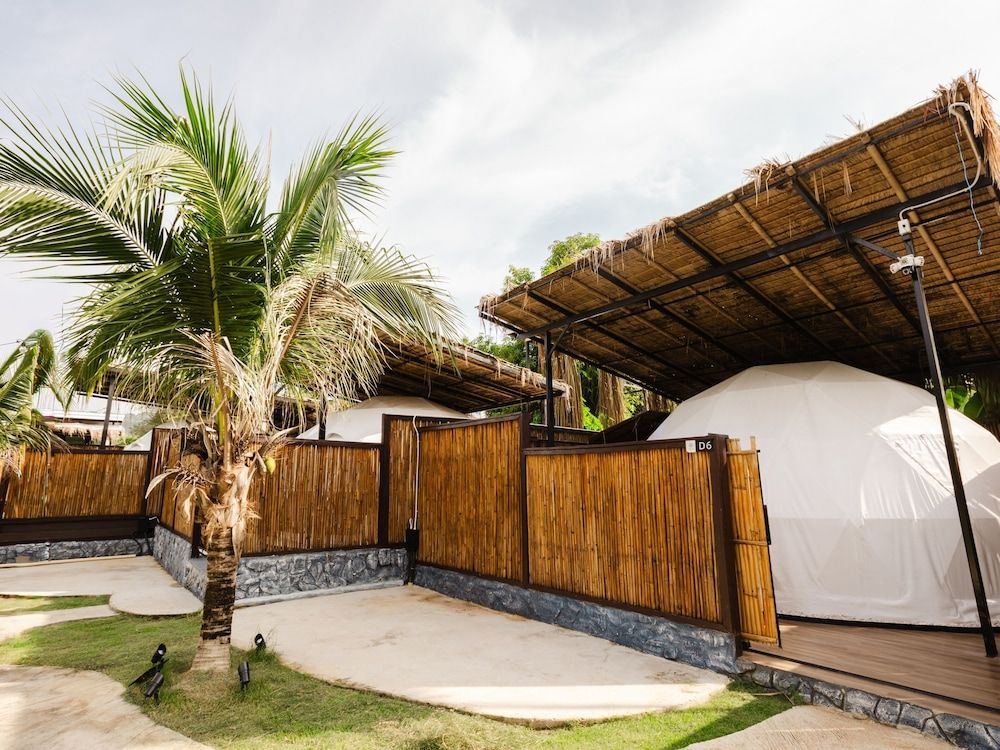 L1 Lanta Resort Deluxe Room, 1 King Bed, Balcony 47