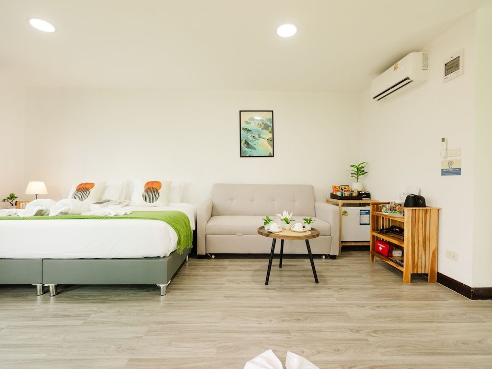 L1 Lanta Resort Luxury Room, 1 King Bed with Sofa bed, Balcony 20