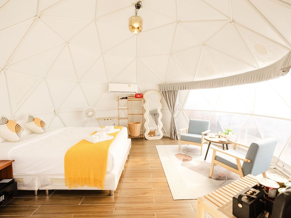 L1 Lanta Resort Deluxe Room, 1 King Bed, Balcony 4