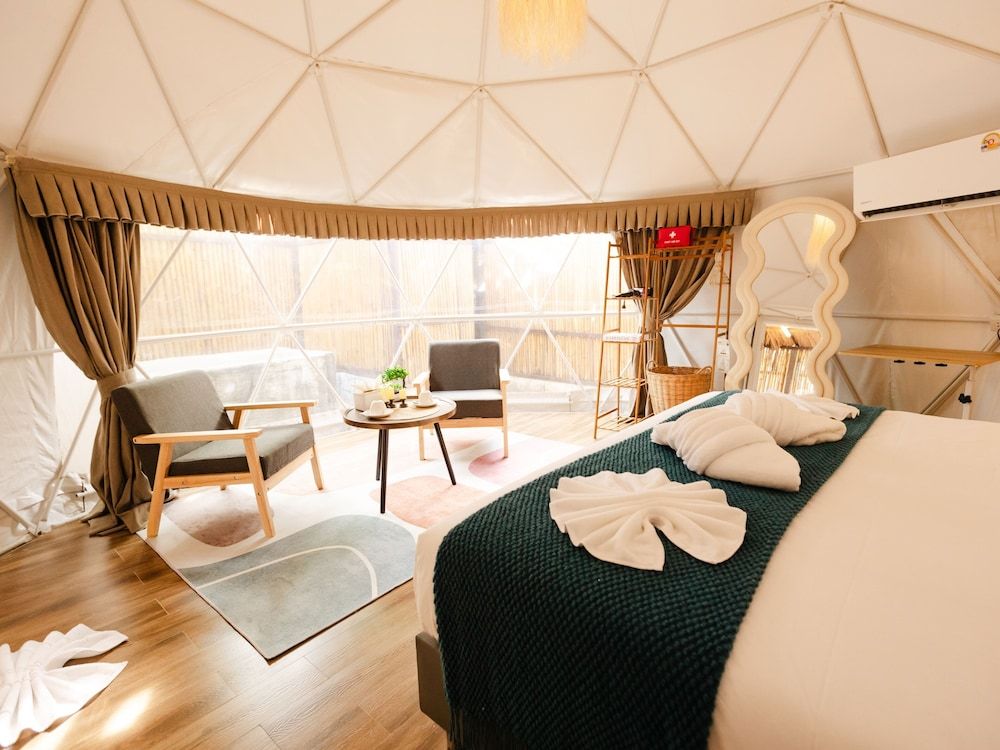 L1 Lanta Resort Deluxe Room, 1 King Bed, Balcony 45