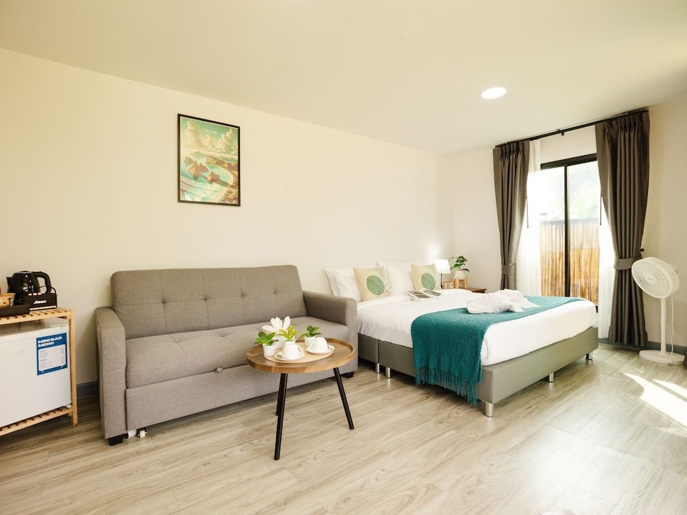 L1 Lanta Resort Luxury Room, 1 King Bed with Sofa bed, Balcony 10