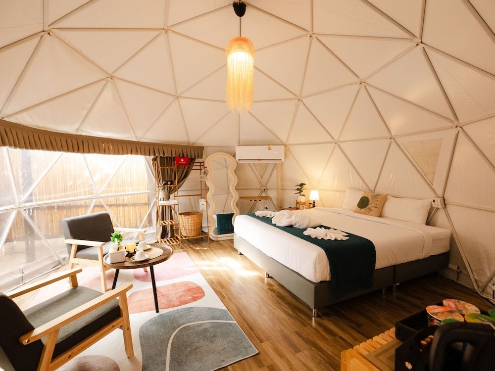 L1 Lanta Resort Deluxe Room, 1 King Bed, Balcony 46