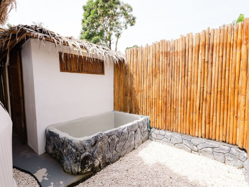 L1 Lanta Resort Deluxe Room, 1 King Bed, Balcony 60