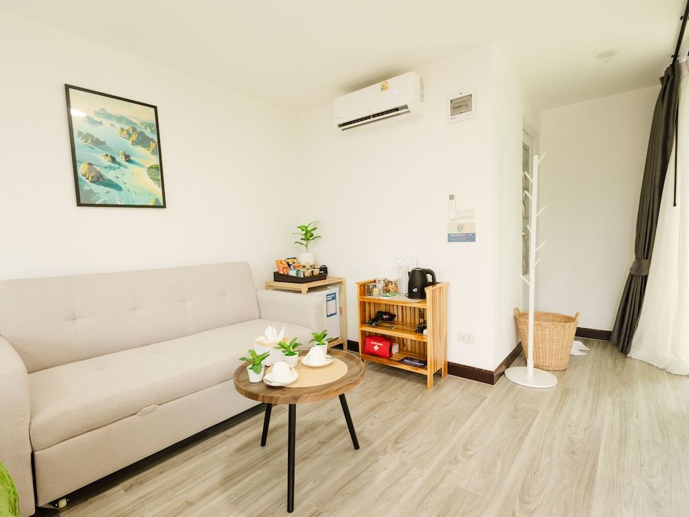 L1 Lanta Resort Luxury Room, 1 King Bed with Sofa bed, Balcony 18