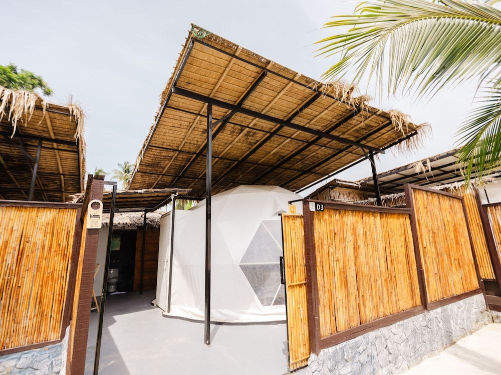 L1 Lanta Resort Deluxe Room, 1 King Bed, Balcony 19