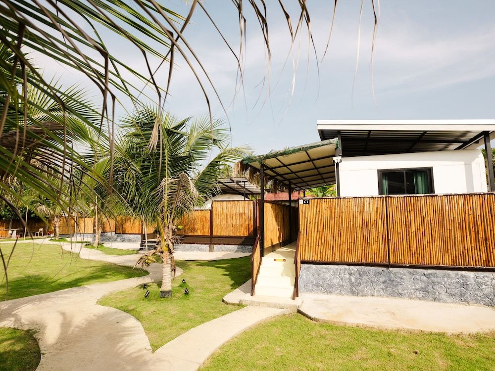 L1 Lanta Resort Luxury Room, 1 King Bed with Sofa bed, Balcony 6