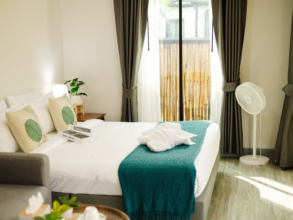 L1 Lanta Resort Luxury Room, 1 King Bed with Sofa bed, Balcony 2