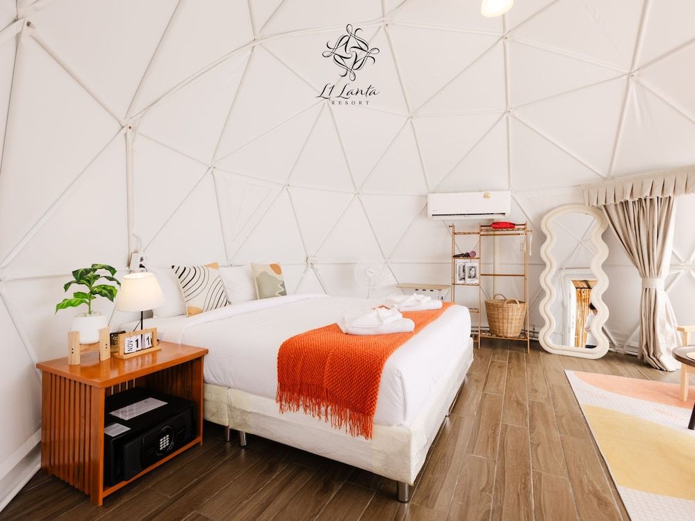 L1 Lanta Resort Deluxe Room, 1 King Bed, Balcony 24