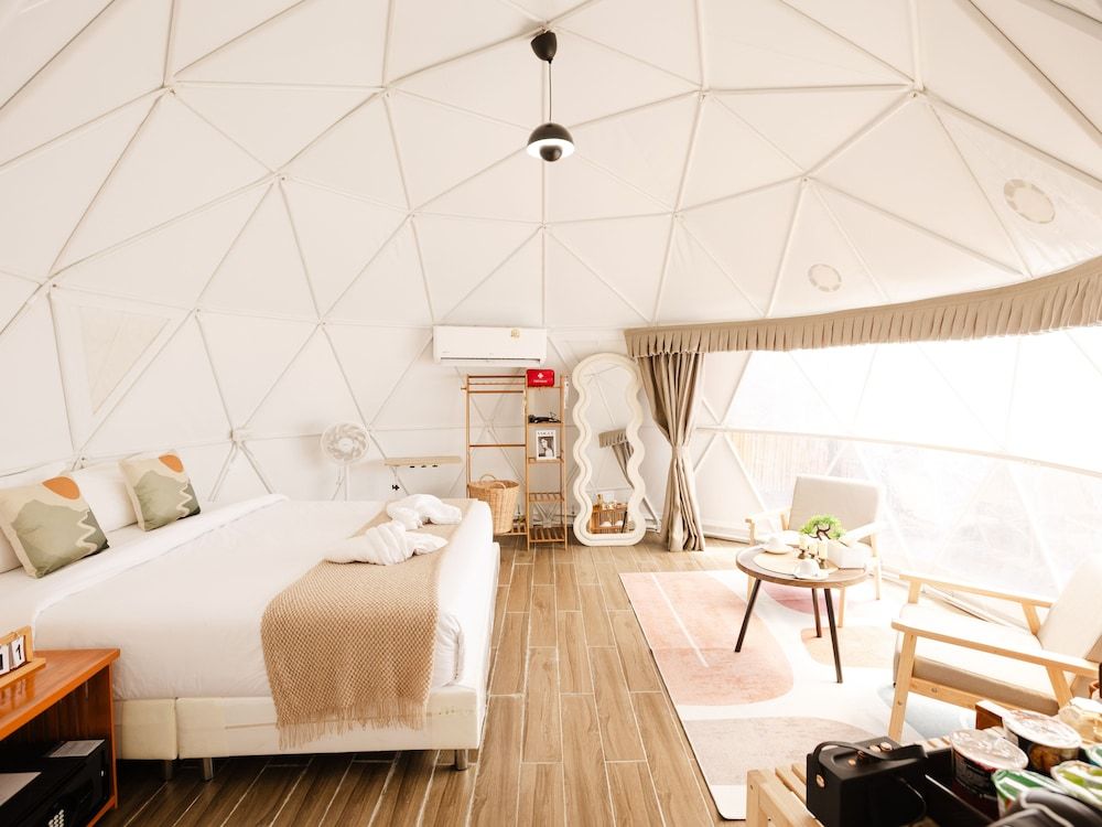 L1 Lanta Resort Deluxe Room, 1 King Bed, Balcony 37