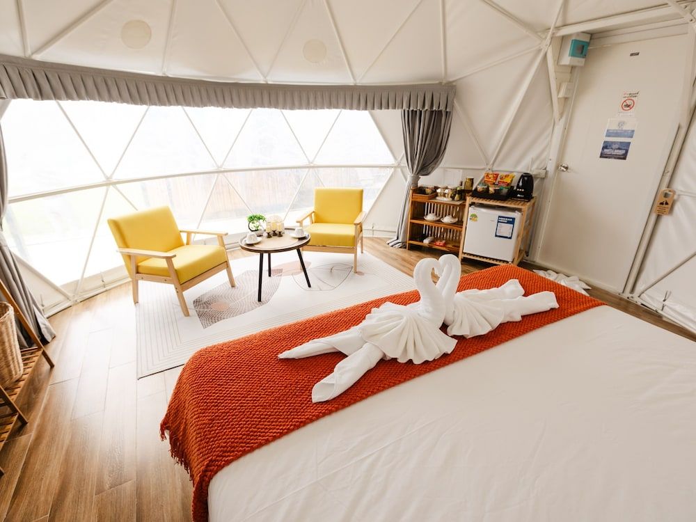 L1 Lanta Resort Deluxe Room, 1 King Bed, Balcony 16