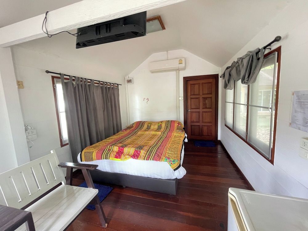 Saksaitarn Resort Bungalow, Garden View 5