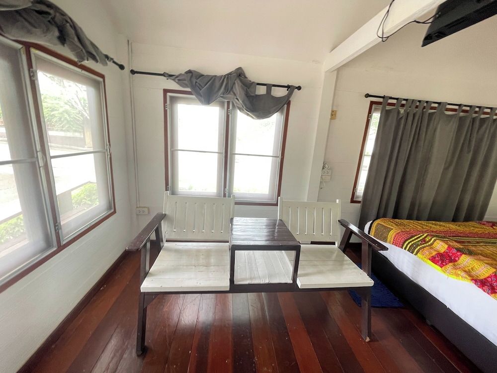 Saksaitarn Resort Bungalow, Garden View 2