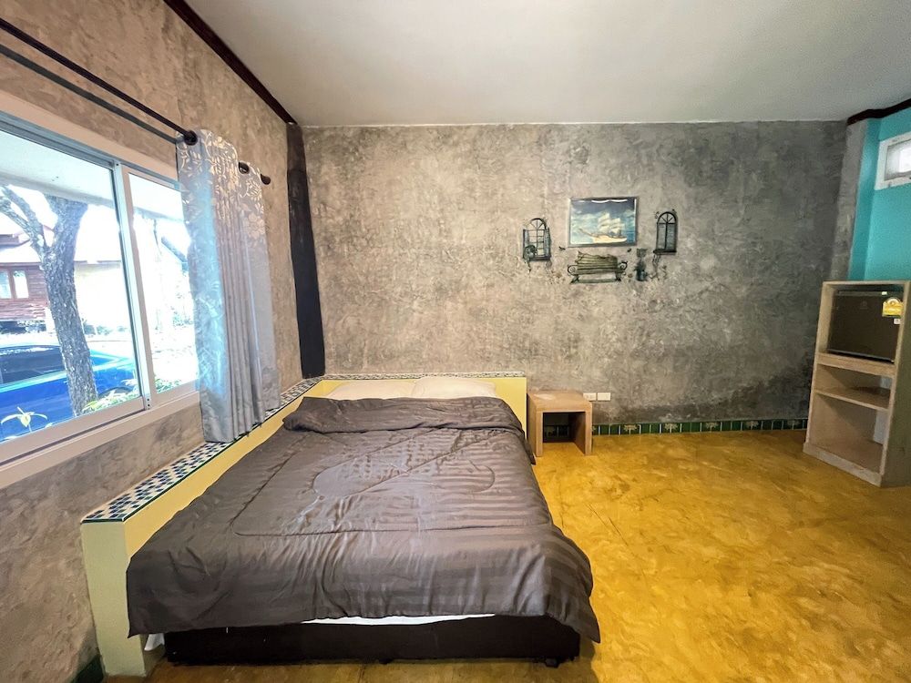 Saksaitarn Resort Superior Double Room 4