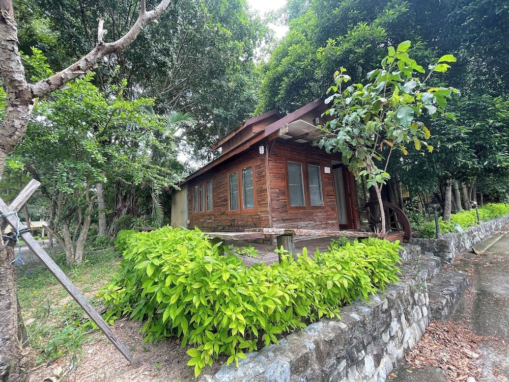 Saksaitarn Resort Bungalow, Garden View