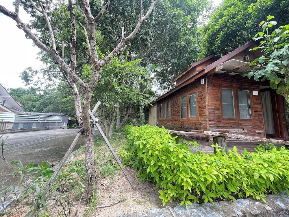 Saksaitarn Resort Bungalow, Garden View 6