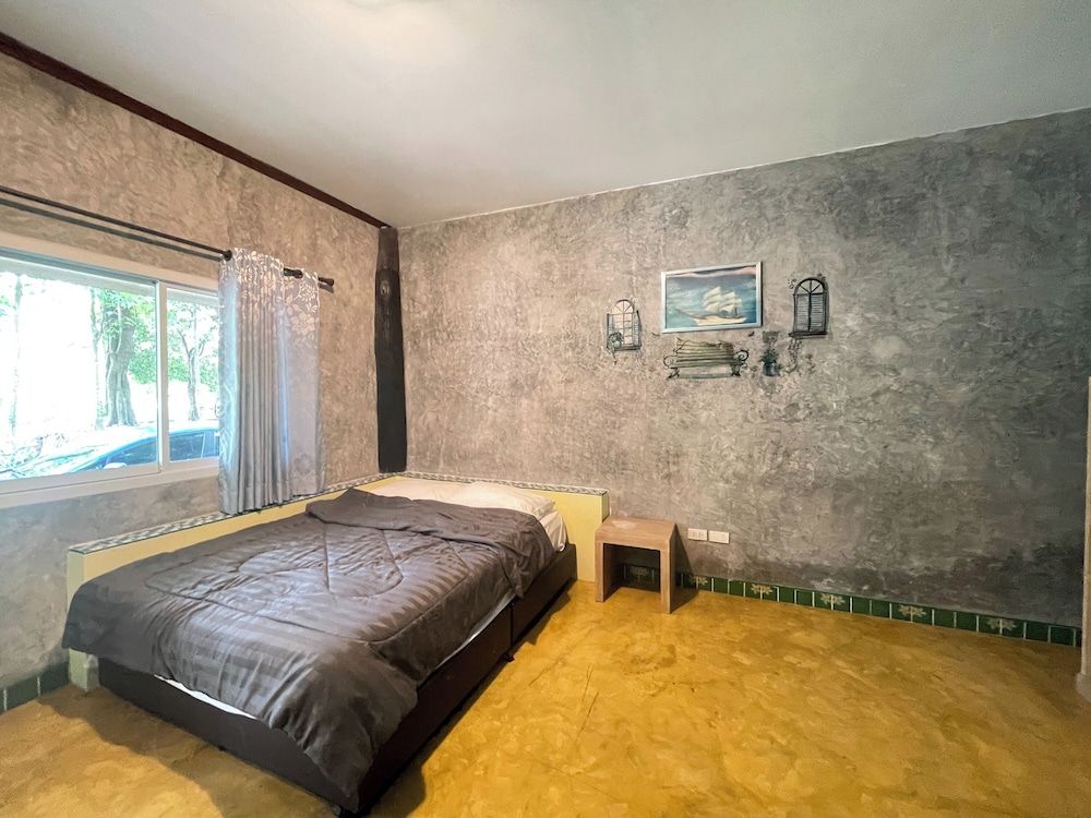 Saksaitarn Resort Superior Double Room 7