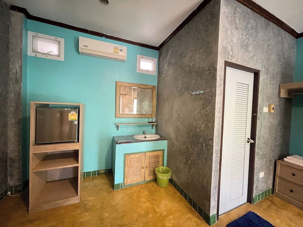 Saksaitarn Resort Superior Double Room 5