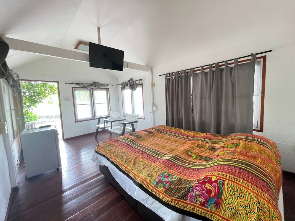 Saksaitarn Resort Bungalow, Garden View 3