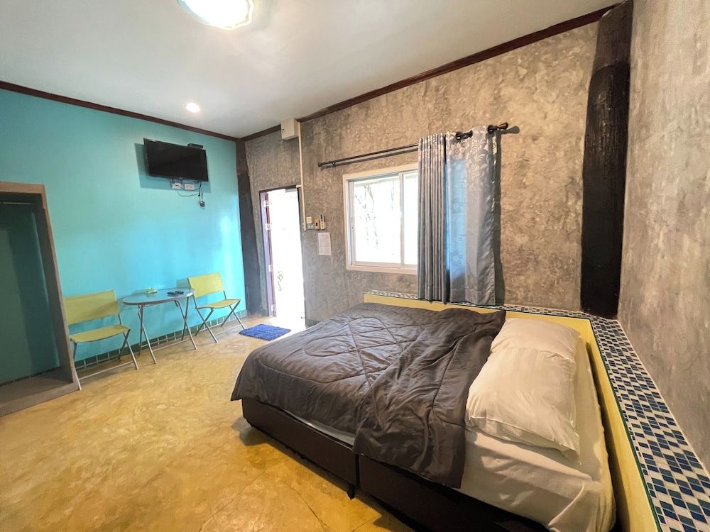 Saksaitarn Resort Superior Double Room 9