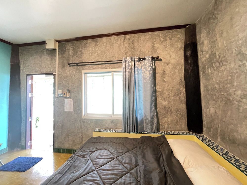 Saksaitarn Resort Superior Double Room 3