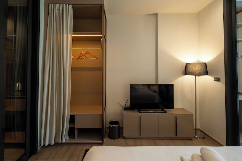Edge Central Pattaya by Prop Hopper Premium Deluxe King Room 6