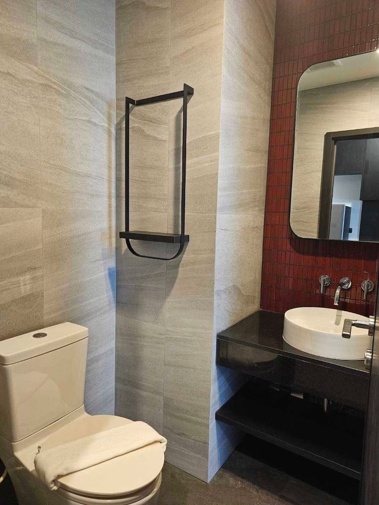 Edge Central Pattaya by Prop Hopper Deluxe King Room 16