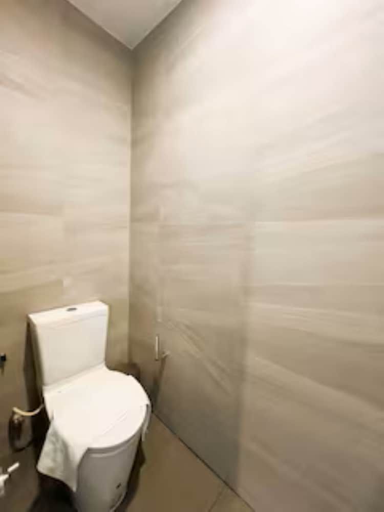 Edge Central Pattaya by Prop Hopper Premium Deluxe King Room 21