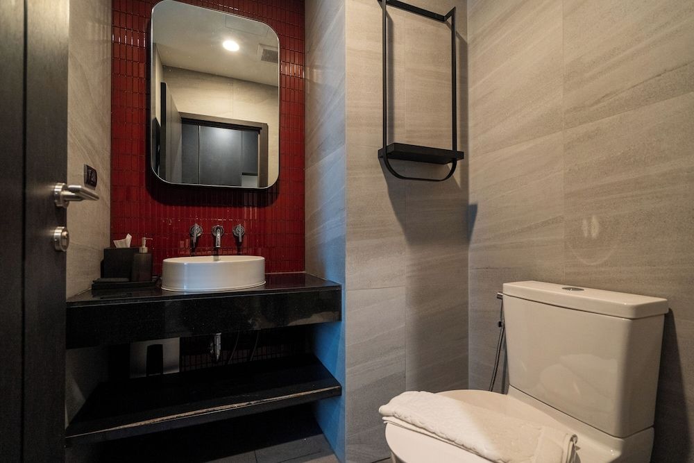 Edge Central Pattaya by Prop Hopper Premium Deluxe King Room 24