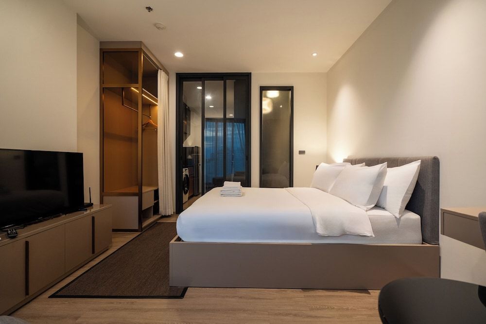 Edge Central Pattaya by Prop Hopper Deluxe King Room 6