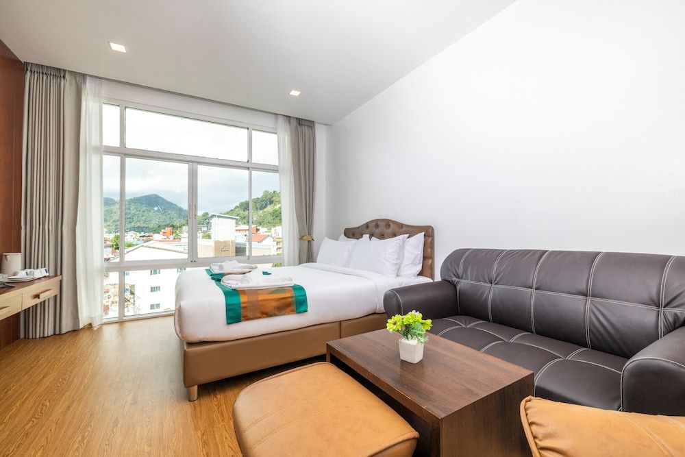 Meet Holiday International Hotel