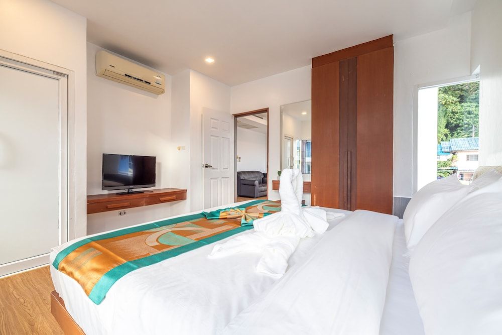 Meet Holiday International Hotel Standard Suite, 1 King Bed, City View