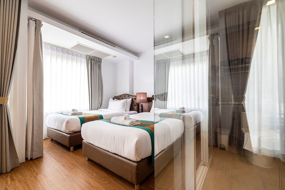 Meet Holiday International Hotel Superior Twin Room, 2 Double Beds 3