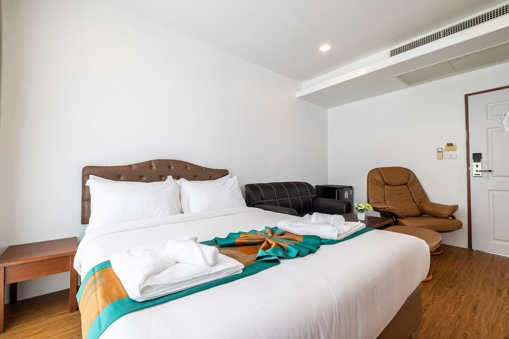 Meet Holiday International Hotel Family Suite, 2 Bedrooms 4