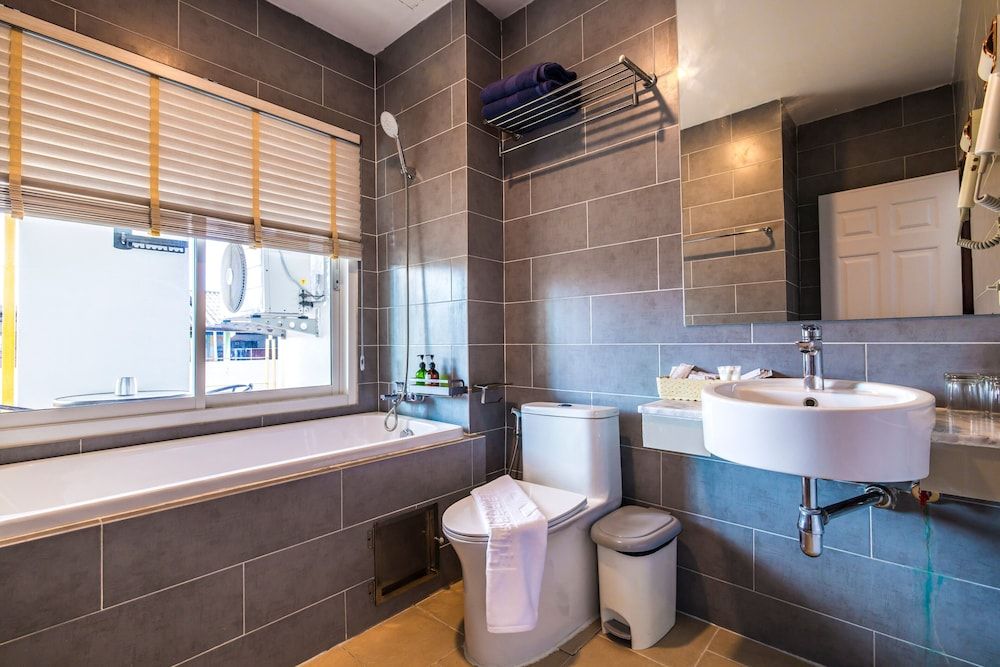 Meet Holiday International Hotel Family Suite, 2 Bedrooms 9