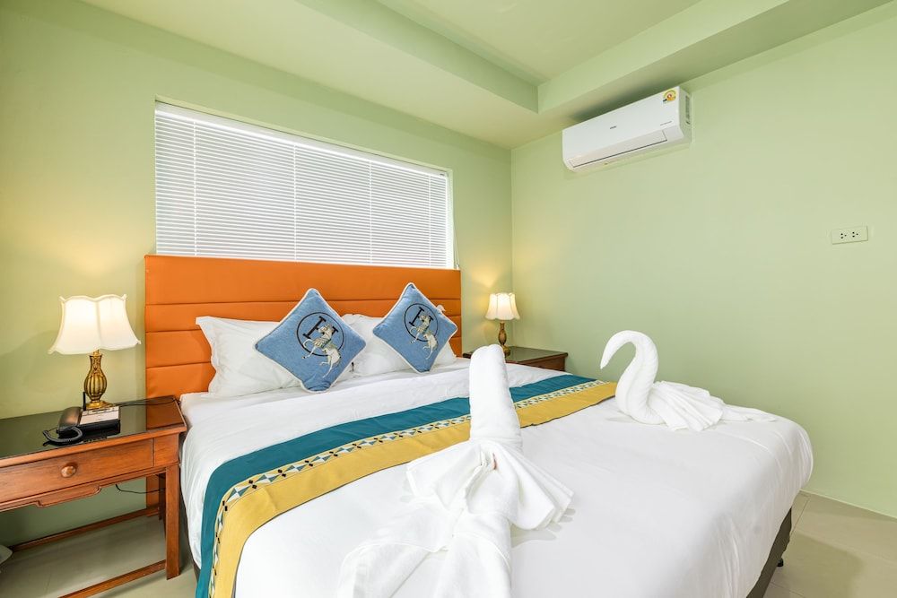 Phuket Leisure Time Hotel Superior Double Room, 1 King Bed, Garden View 3