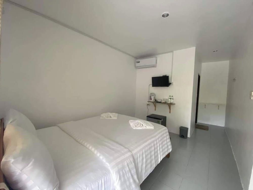 White house bailan resort Standard Double Room, Balcony, Courtyard View 5