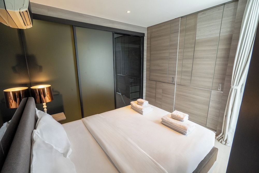 Seaphere residence by Prop Hopper Deluxe King Room 2