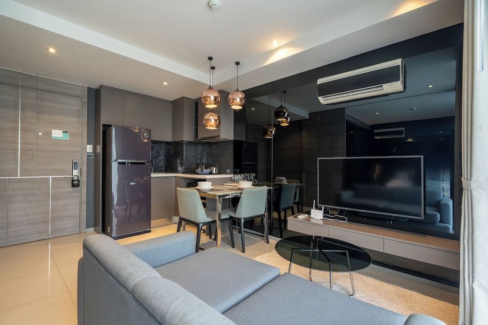 Seaphere residence by Prop Hopper Deluxe King Room 11