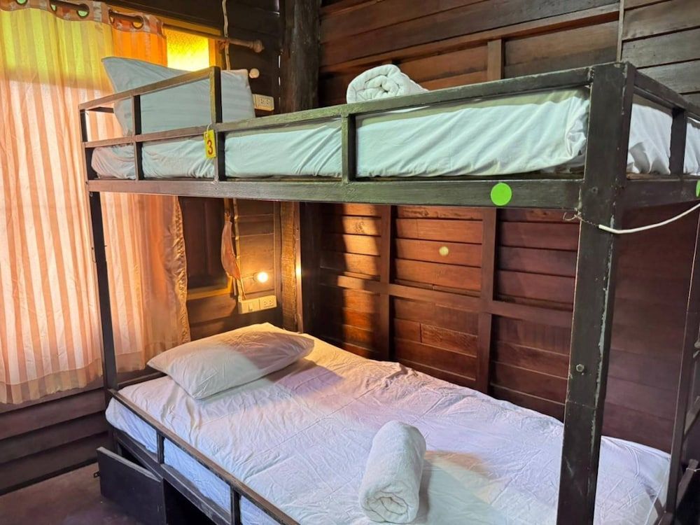 Shared Dormitory, Men only