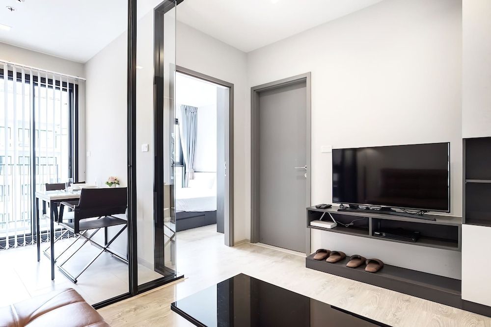 Near The Beach and Best Pool - Great Location Apartment, 1 Bedroom, Accessible, Smoking 6